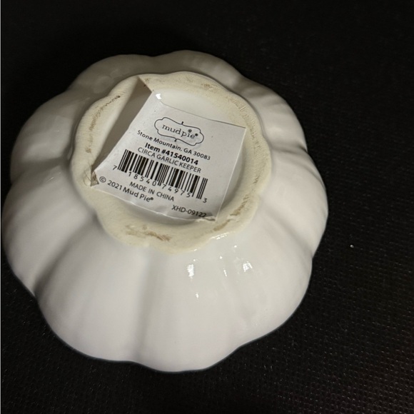 New Mud Pie White Ceramic Circa Garlic Keeper - Picture 5 of 6